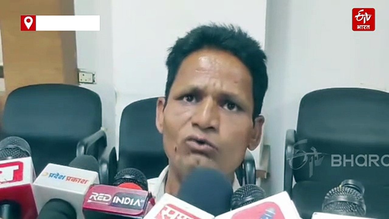 पंचायत से जारी हो गया जिंदा महिला का डेथ सर्टिफिकेट, पुश्तैनी जमीन पर दबंगों ने किया कब्जा