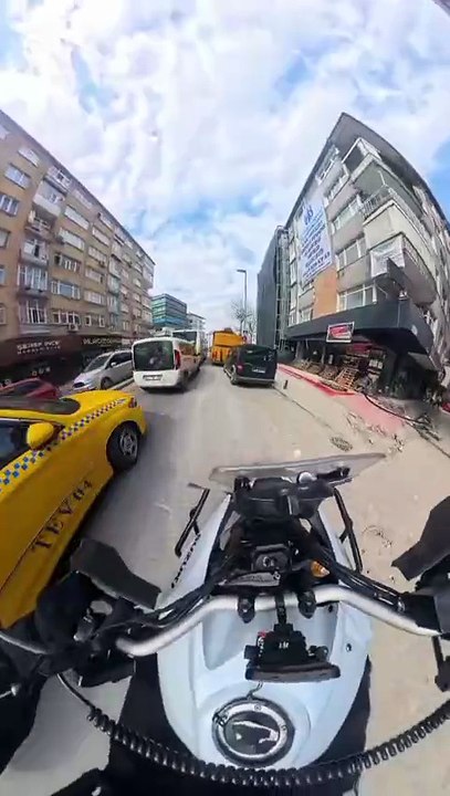 Kahraman motosikletli zabıta ve kurtarılan bebek buluşuyor!