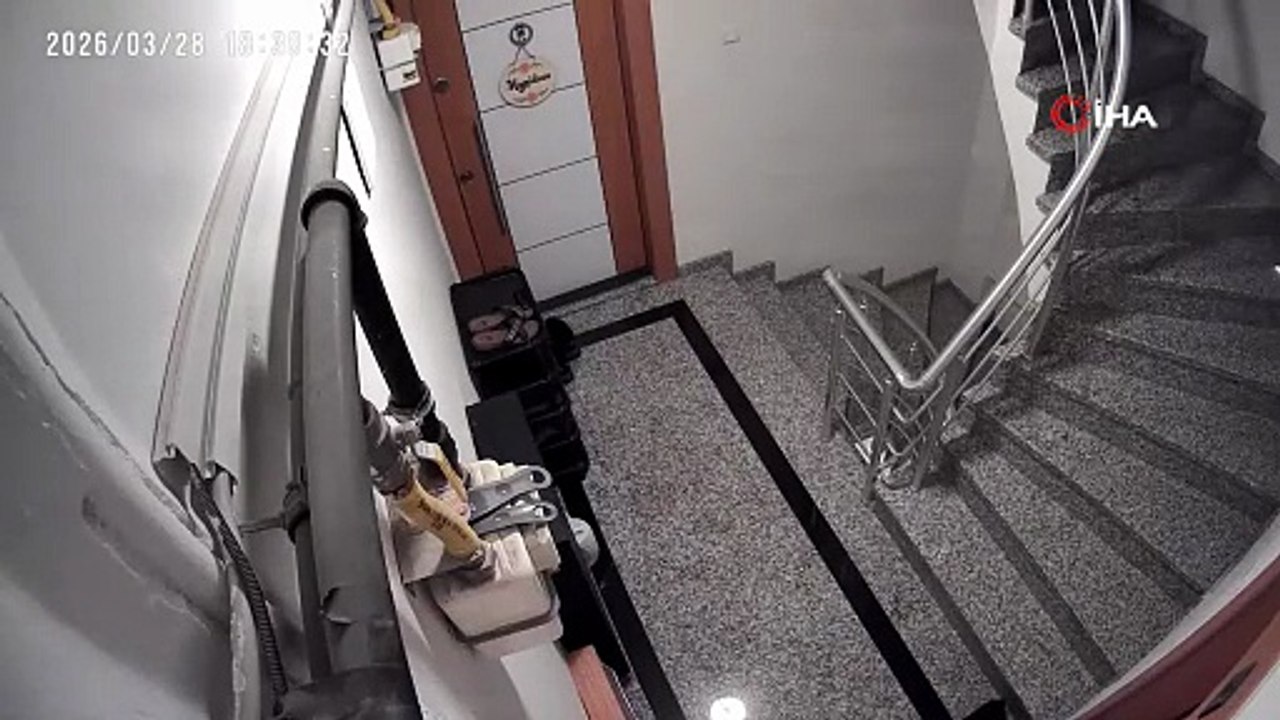 Eyüpsultan'da akılalmaz hırsızlık: 8 çift ayakkabıyı böyle çaldı!