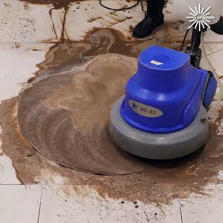 From brown to white: A satisfying rug cleaning! ✨