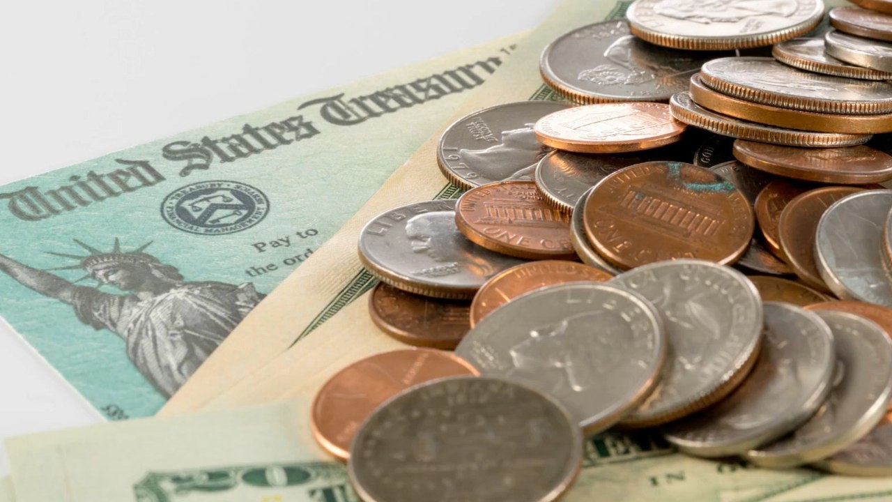 How Retirement Spending Changes: Survey Insights