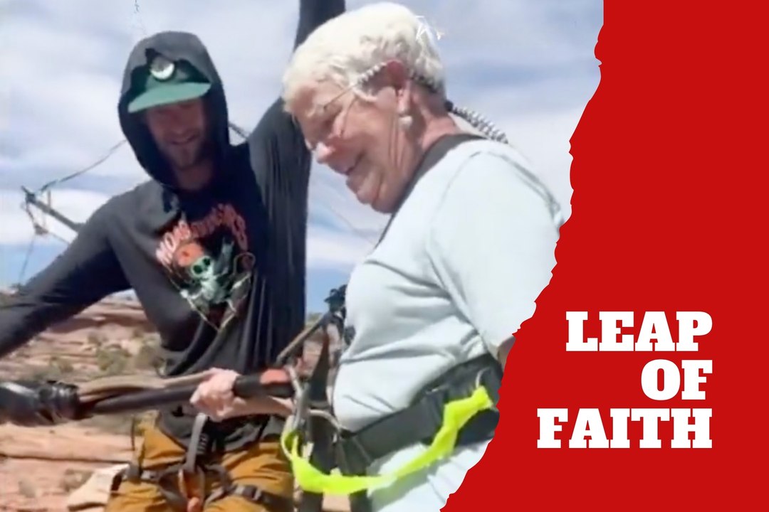 Una mujer de 78 años se anima a un salto de 150 metros en su primer intento