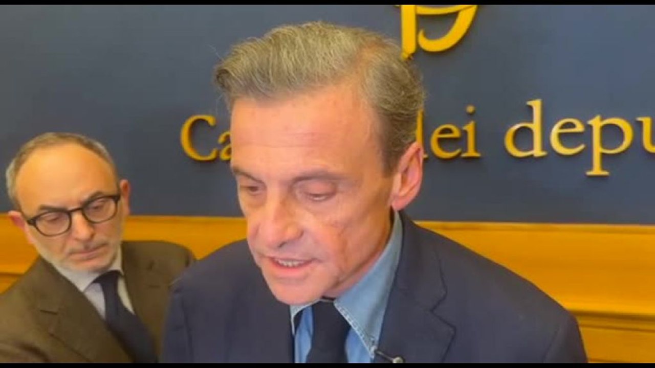 Dl Bollette, Calenda: scandalo italiano, governo intervenga