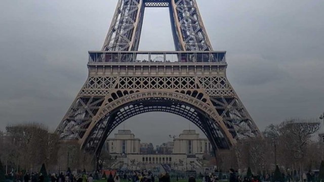 Eiffel Tower Staircase Auction 2026: कितने में बिक रहा एफिल टावर का टुकड़ा? जानें