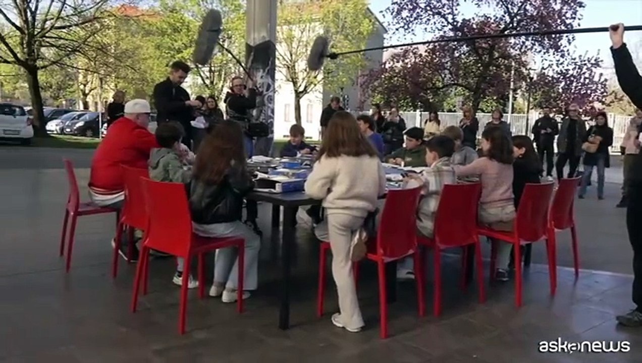 Jake La Furia costruisce veicoli Lego con i bambini a Milano