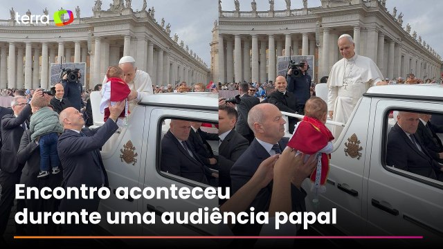 Bebê brasileiro vestido de papa recebe bênção de Leão XIV no Vaticano: 'Que momento!'