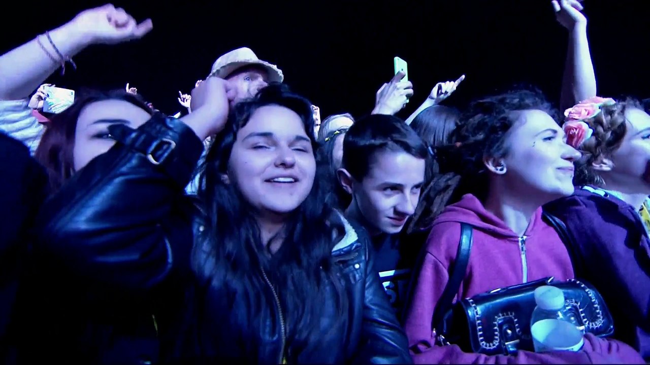 Supermassive Black Hole - Muse (live)