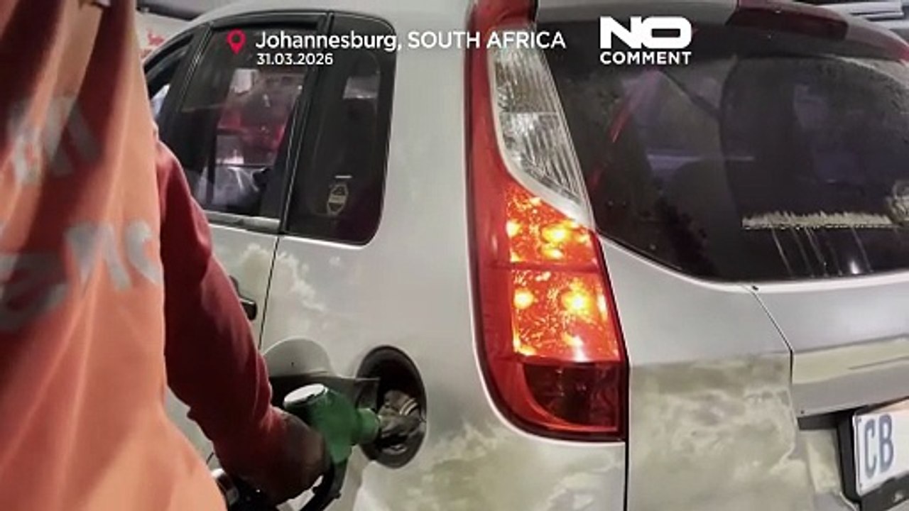 Treibstoffknappheit sorgt für lange Schlangen an Tankstellen in Johannesburg