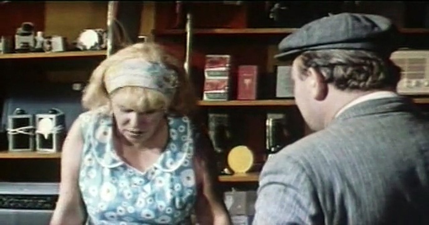 Меж высоких хлебов.