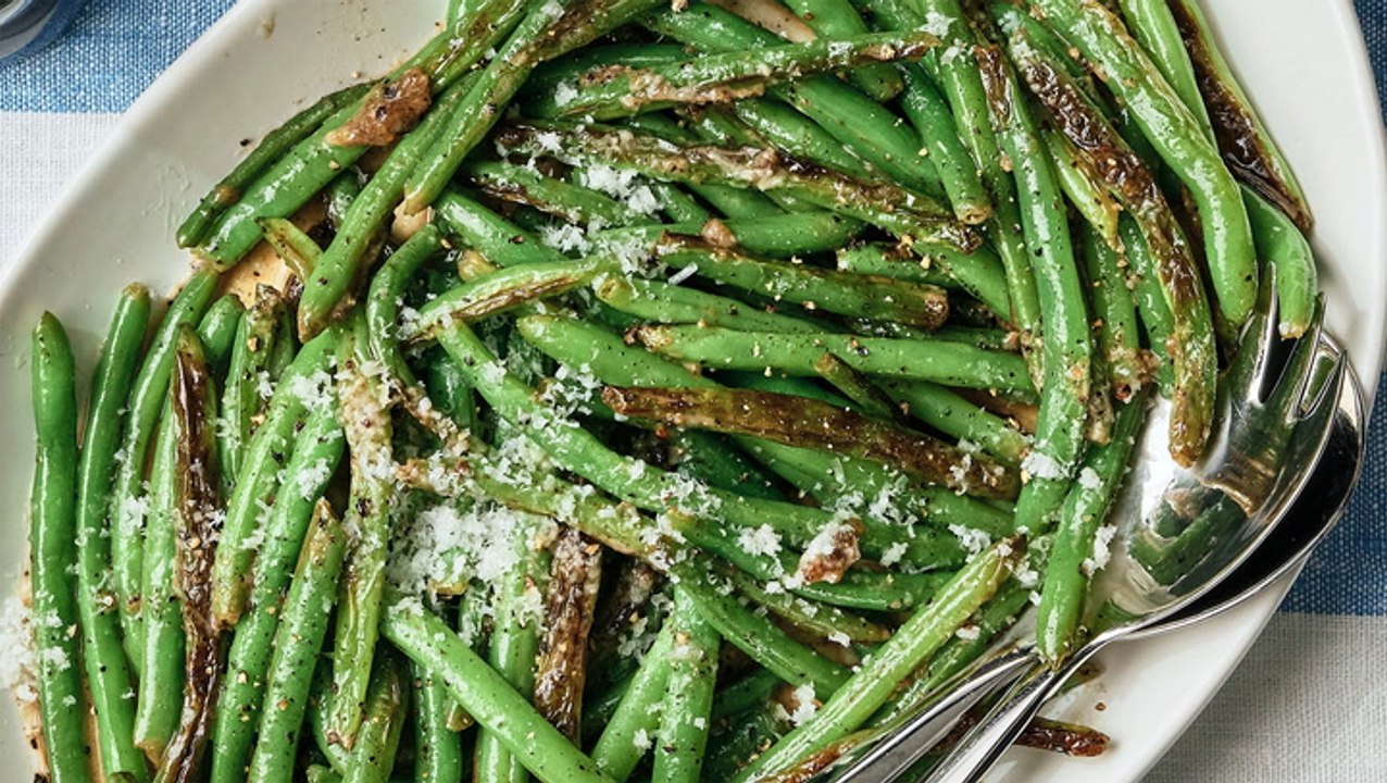 How to Make Cacio e Pepe Green Beans