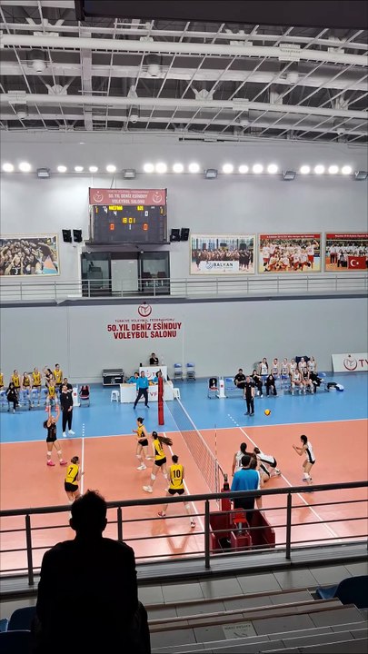 Maç Başı - VakıfBank v Beşiktaş - Küçük Kızlar Süper Ligi Final Grubu 9. Hafta