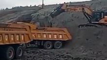 Heavy Duty Action: Excavators & Dump Trucks at Work in Kalimantan’s Massive Mine