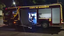 Bombeiros combatem fogo em portão eletrônico no Alto Alegre