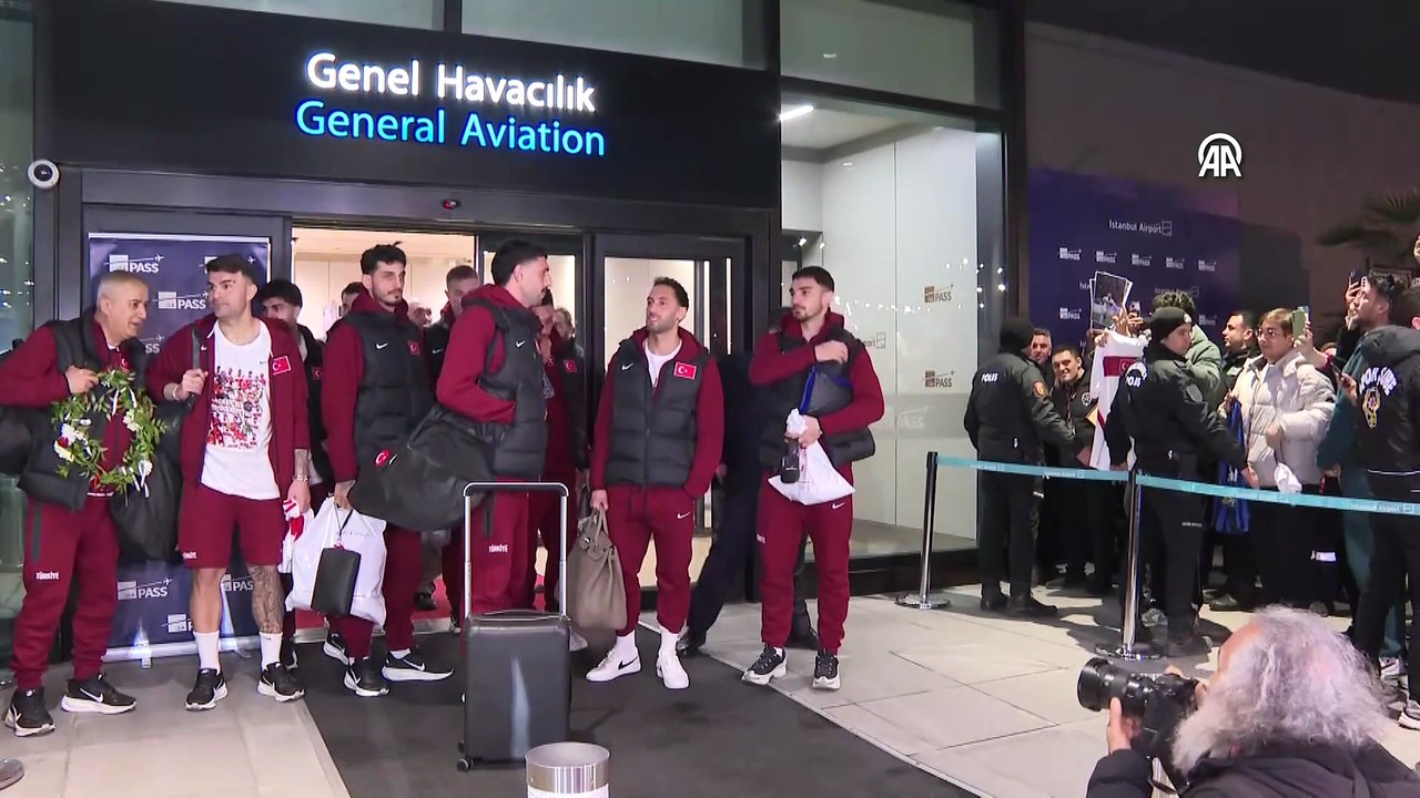 Dünya Kupası biletini alan A Milli Futbol Takımı, İstanbul'a geldi | Ajansspor | AA
