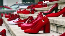 Una protesta de zapatos rojos en Rumanía visibiliza la crisis de feminicidios
