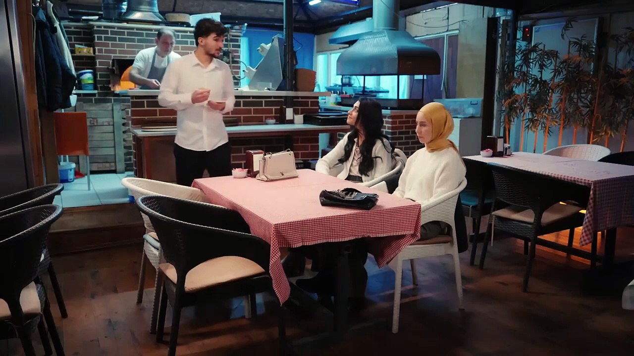 Gelin - Episode 402 (English Subtitles)