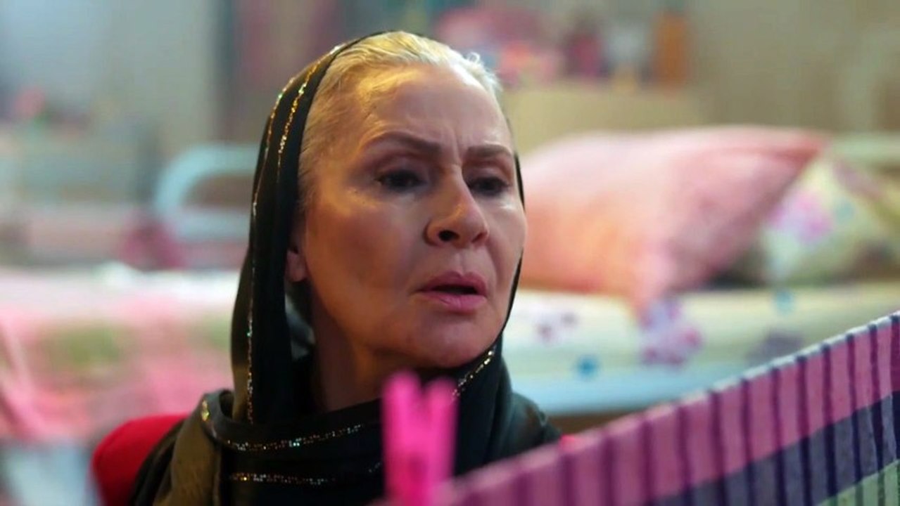 Uzak Sehir - Episode 55 (English Subtitles)