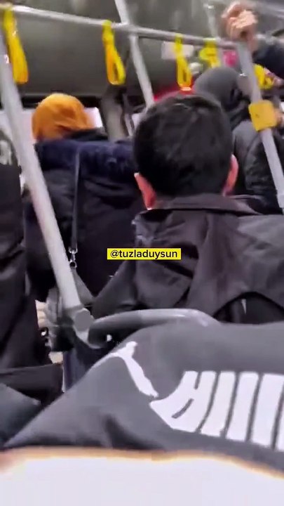 İETT otobüsünde başörtüsü düşmanlığı: Hele sen o kafandaki bir çıkart