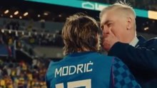 Ancelotti fa una battuta a Modric, ma le telecamere lo inquadrano: il siparietto