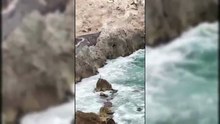 Menor resgatado após ficar preso numa rocha no meio do mar em Melilla