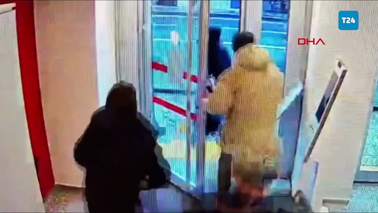 İstanbul’da silahlı saldırganın bankayı bastığı anlar güvenlik kamerasında: Tutuklandı