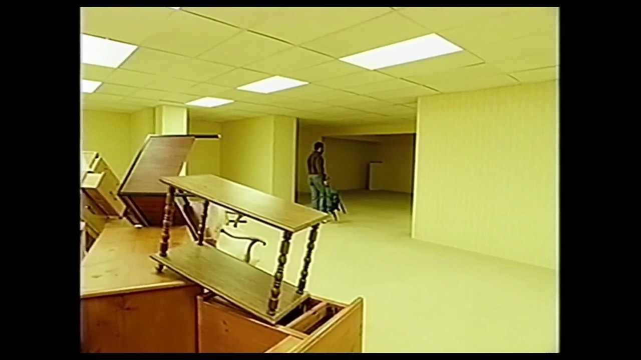 Der Trailer zu Backrooms zeigt erste Einblicke in die Filmadaption des legendären Internet-Horrors