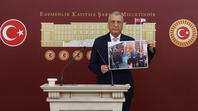 CHP’li Öztürkmen açıkladı: MHP’li meclis üyesi okulu basıp öğretmeni darbetti; suç duyurusuna rağmen gözaltı olmadı