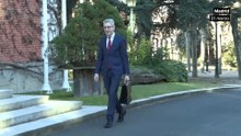 Arcadi España posa en la Moncloa con su cartera como nuevo ministro de Hacienda