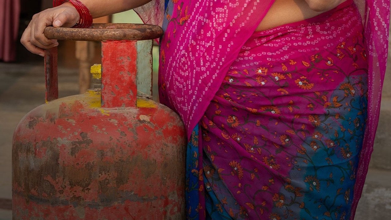 LPG Cylinder Rules: घर में LPG सिलेंडर पर क्या...