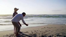 Chú Chó Nhảy Cao Bắt Trọn Quả Bóng Nhỏ