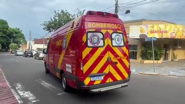Idosa é atropelada por carro na faixa de pedestres na Praça Anchieta em Umuarama