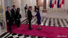 Macron e Brigitte a Tokyo ricevuti dalla premier Sanae Takaichi