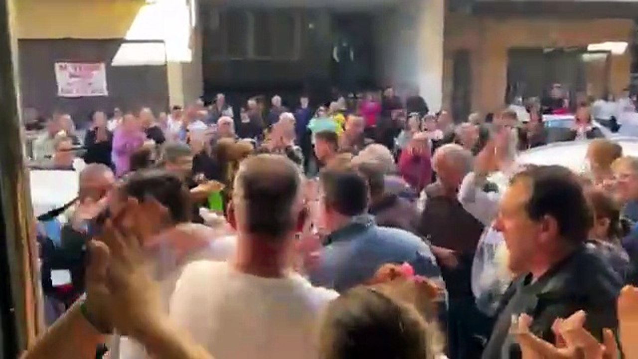Concentración contra el cierre de pastelería Duende