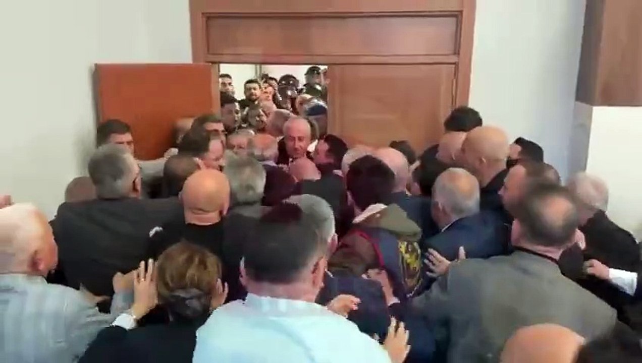 Zonguldak'ta seçim krizi: CHP kürsüyü terk etmedi