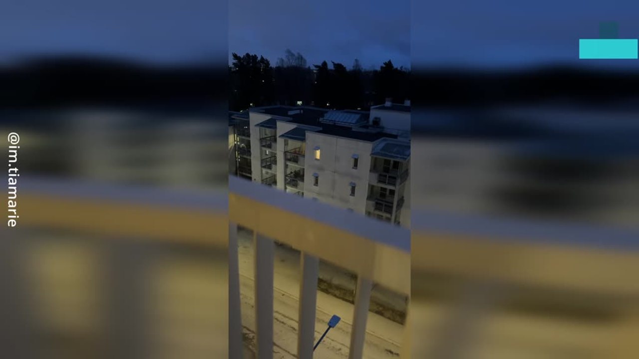 Strangers Help Stranded Delivery Robot