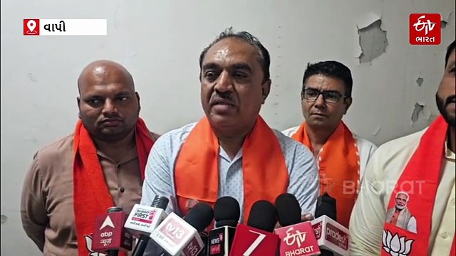 વાપી મહાનગર પાલિકા ચૂંટણી: ભાજપમાં ટિકિટ માટે ભારે ઘમાસાણ, 300થી વધુ ફોર્મ ભરાયા