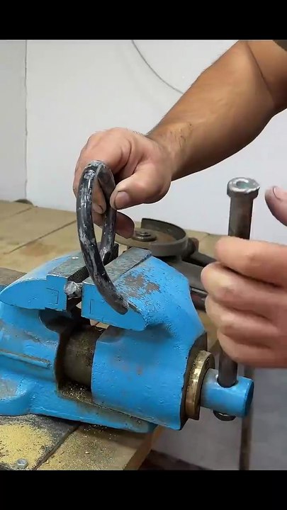 Knife from the strongest car springs handmade _shorts [720p]