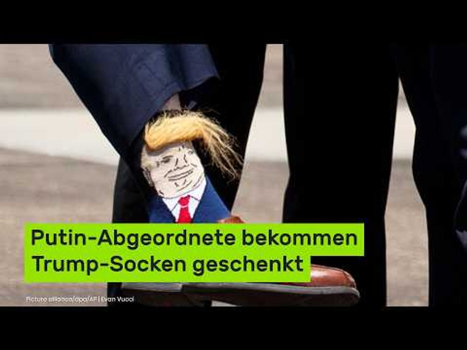 Putin-Abgeordnete bekommen Trump-Socken geschenkt