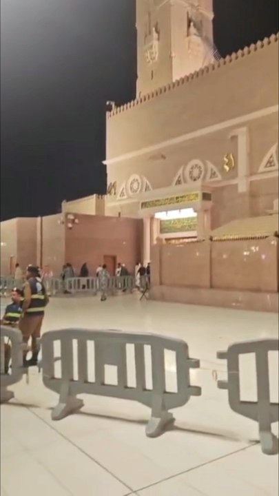 Emotional Naat on Masjid e Nabwi 😢 Roza e Rasool ﷺ | Soul Touching Voice