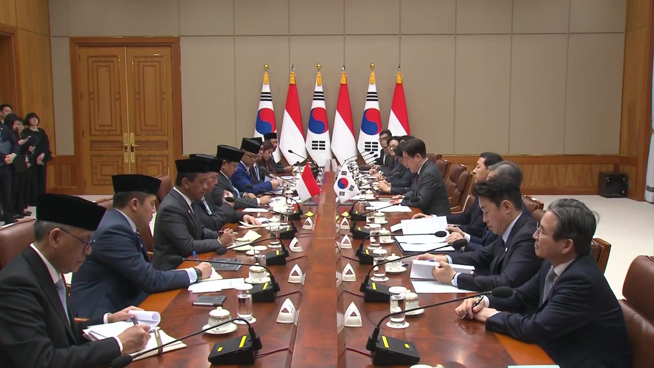이 대통령 "중동 전쟁 속 자원 협력 확대"...인니 대통령 "서로 보완적 역할" /...