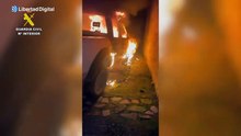 La Guardia Civil detiene a dos personas sospechosas de incendiar ocho vehículos en Cádiz