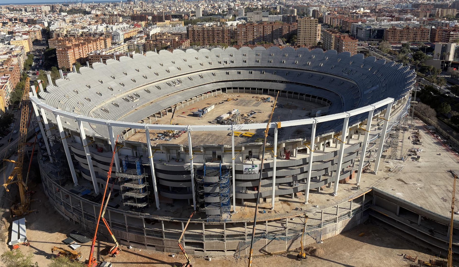 Las obras del Nou Mestalla avanzan con las torres de escaleras exteriores