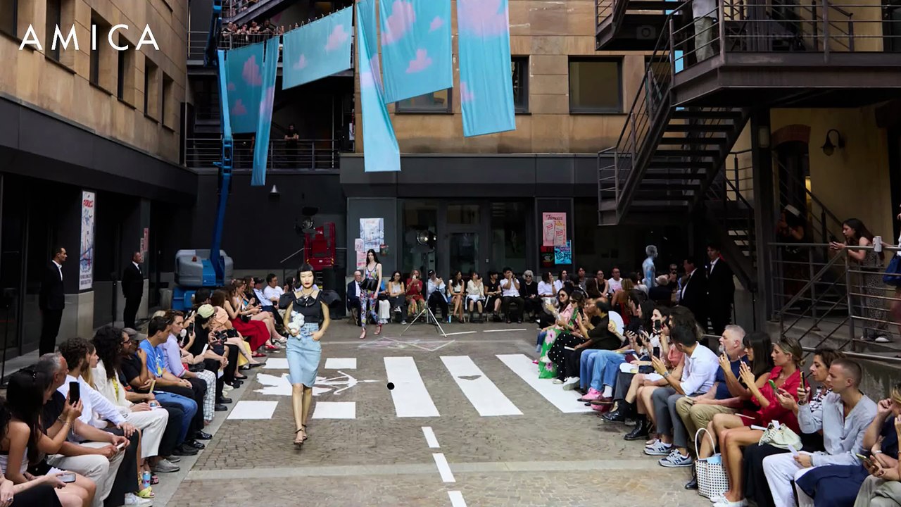 Come indossare le gonne di jeans secondo le sfilate P/E 2026