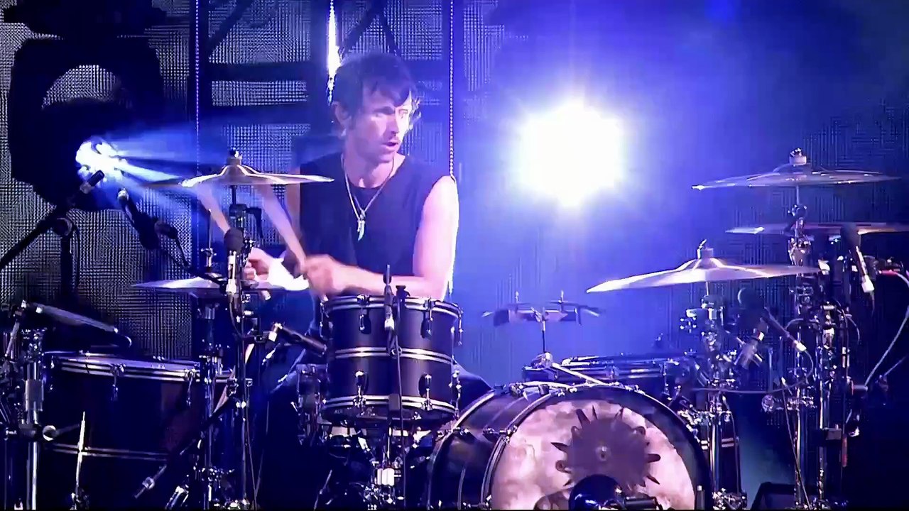 Knights of Cydonia (Ennio Morricone's 'Man With a Harmonica' intro) - Muse (live)