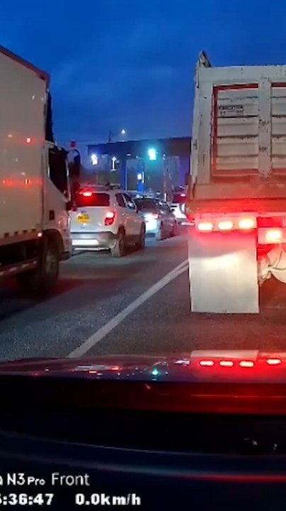 Al menos cinco muertos y una veintena de heridos en un accidente de tránsito a las afueras de Bogotá