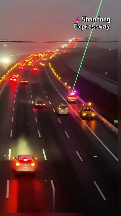 🛣️ Chine : Des lasers anti-fatigue sur les autoroutes pour empêcher les conducteurs de s'endormir la nuit — L'innovation qui stupéfie le monde
