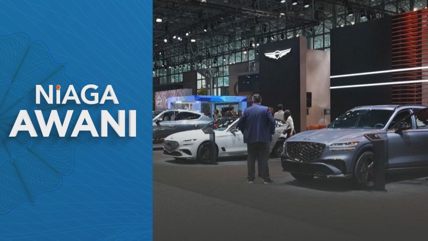 Automakers push EVs despite market slump