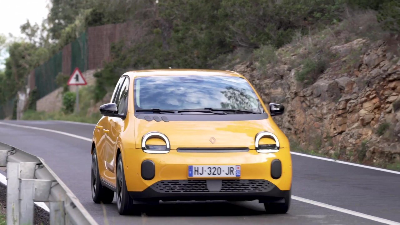 Renault Twingo E-Tech electric - Techno version in Mango Yellow Driving Video