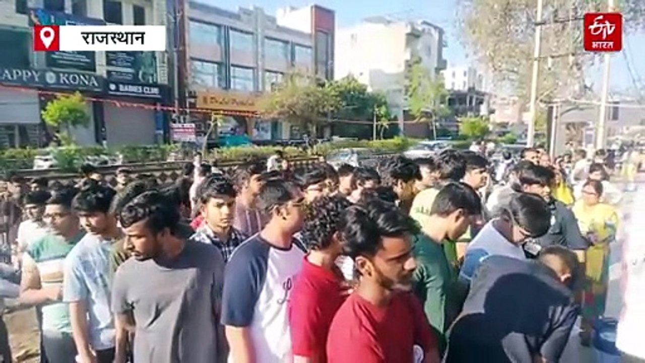 JEE MAIN 2026 आज से शुरू, एग्जाम सेंटर के बाहर प्रवेश के लिए लंबी कतार, धूप ने पहले ही ली परीक्षा