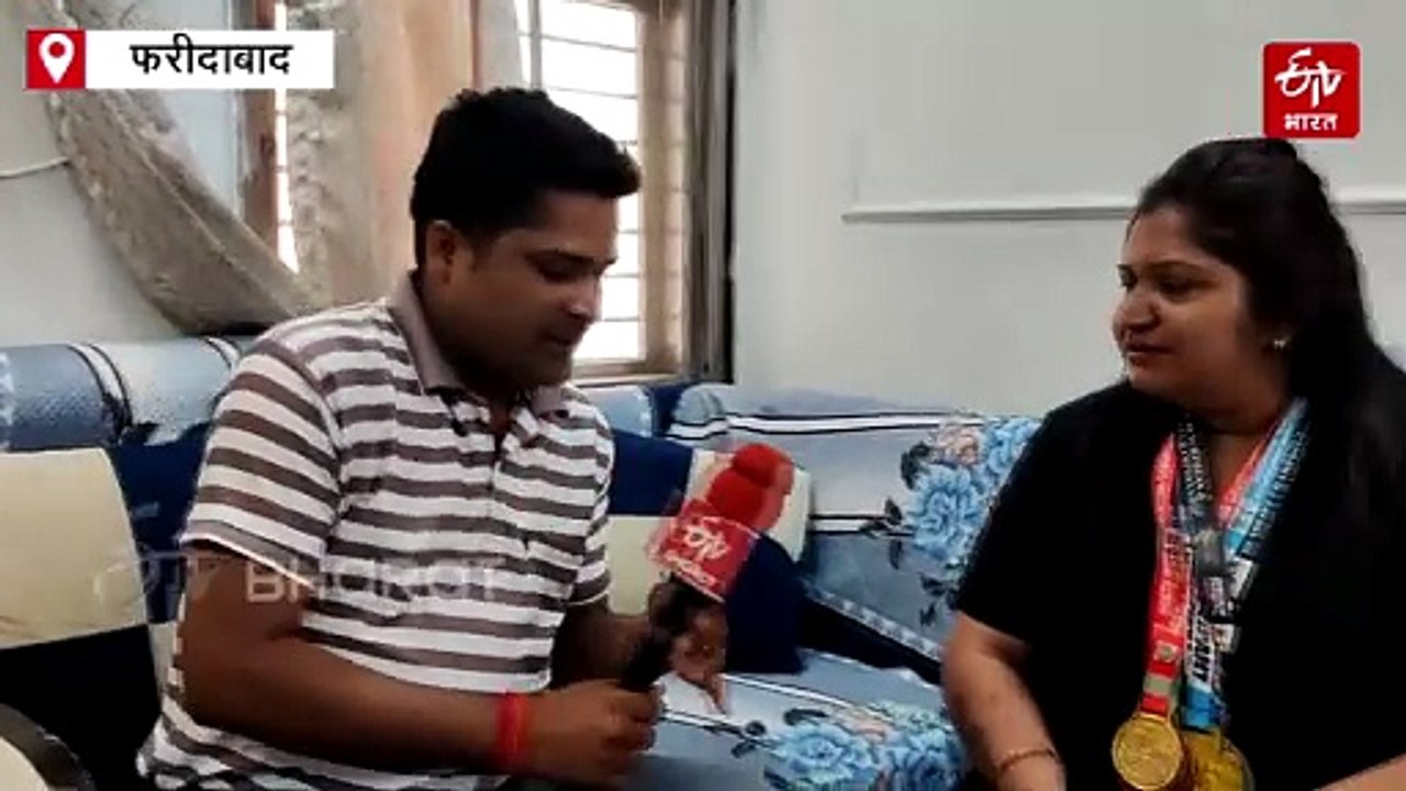 फरीदाबाद की रजनी शर्मा ने 40 की उम्र में रचा इतिहास, पावरलिफ्टिंग में जीते कई मेडल